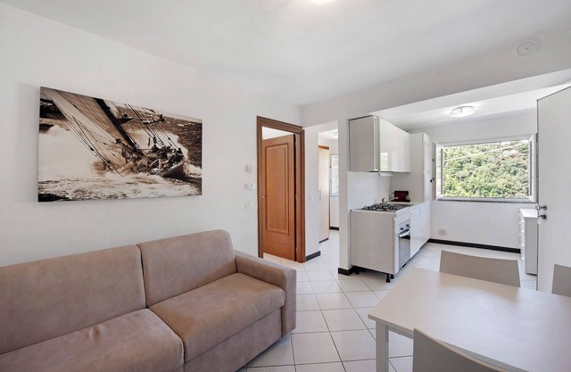Apartment 'Zafferano Suites - Origano' with Sea View, Shared Garden and Wi-Fi