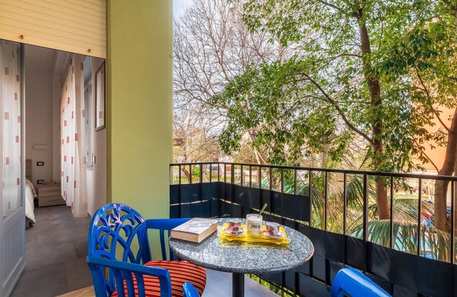 Apartment 'Zinnias' with Balcony, Wi-Fi and Air Conditioning