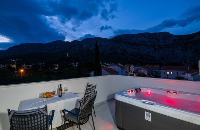Apartments Azzurro- One Bedroom Apartment with Terrace and Hot Tub