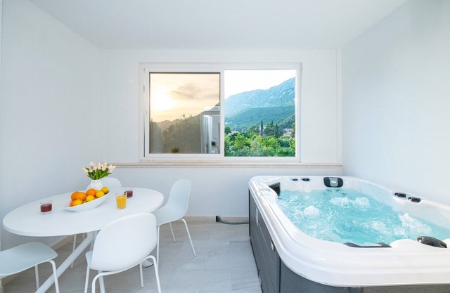 Apartments Azzurro- Three Bedroom Apartment with Terrace and Hot Tub