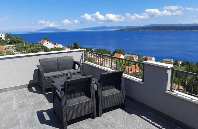 Apartments Dobrila - Superior Two Bedroom Apartment with Terrace and sea view