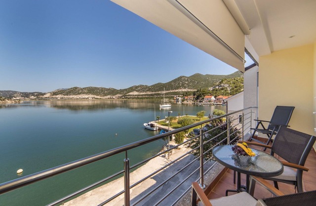 Apartments Ema-Comfort Two Bedroom Apartment with Sea View (Fancy)