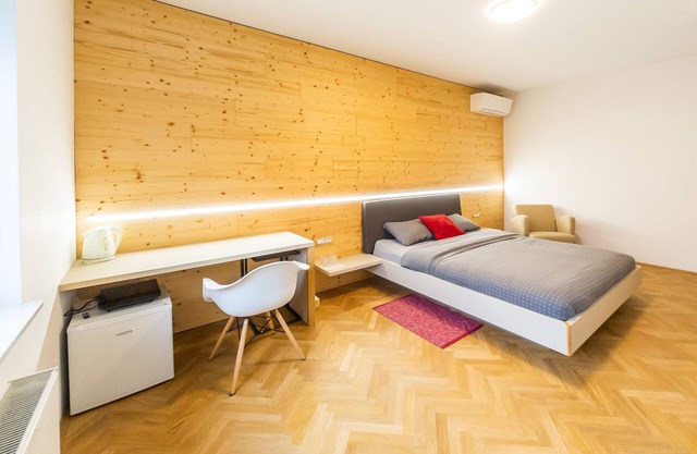 Apartments Kamr'ca - room 2 & 5 with private bathroom