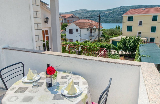 Apartments Mala Dalmacija (29691-A2) - Poljica