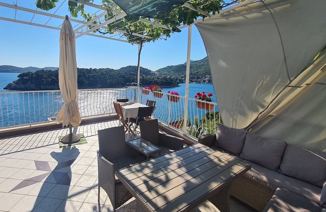 Apartments Matea - Studio with Sea View