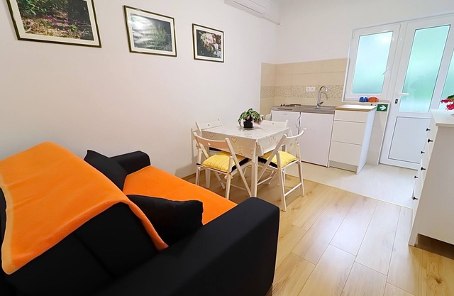 Apartments Nodilo - Comfort One Bedroom Apartment with Balcony and Sea View (Apt 3)
