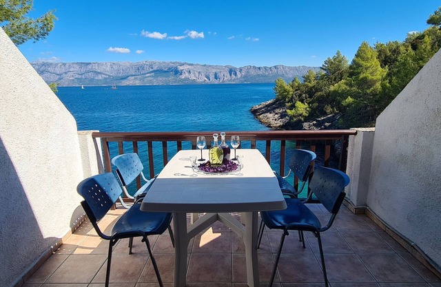 Apartments On the beach (89401-A1) - Bogomolje