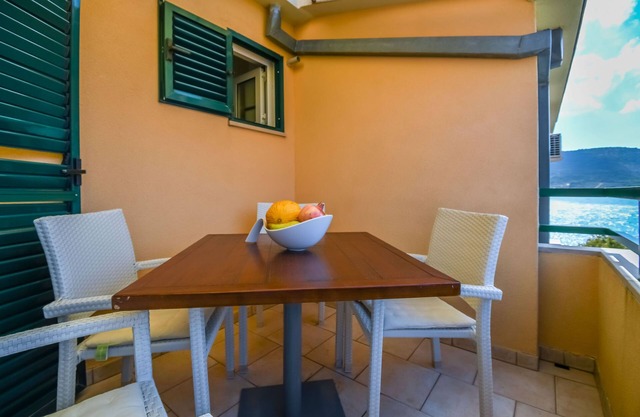 Apartments Tina (34191-A5) - Poljica