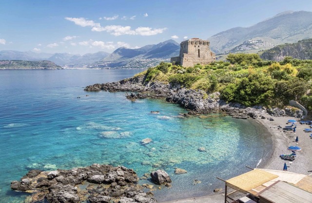 Apartments with a tennis court and a barbecue