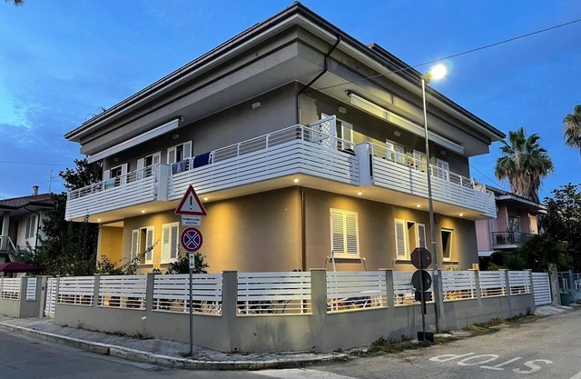 Apartments with garden 70 mt from the sea with free Beach service