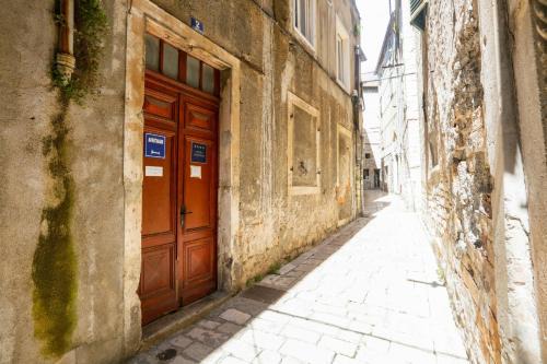 Apartments with WiFi Sibenik - 24358