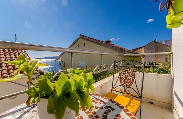 Apartments Zdenka (37651-A1) - Okrug Donji (Ciovo)