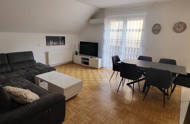 Apartments Želimlje - Three Bedroom Apartment 3 (zgoraj)