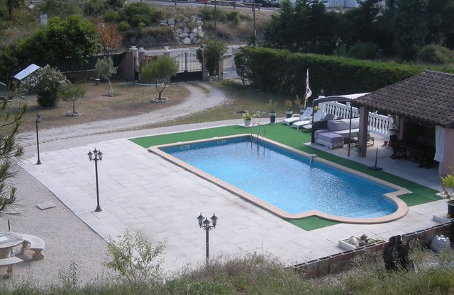 Appart. with swimming pool - (4 people during the stay + 1 child under 3)