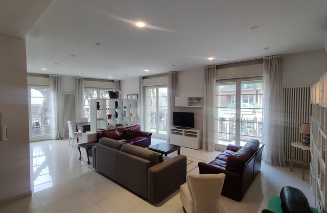 Appartamento Centralissimo Isola Pedonale 100mt Mare Garage Balconi