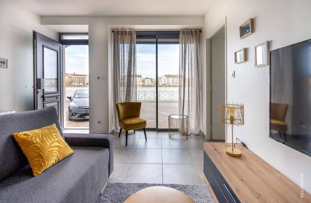 Appartement T2 Climatisé "Le Quai 391" Vue Imprenable sur la Saône et Mâcon