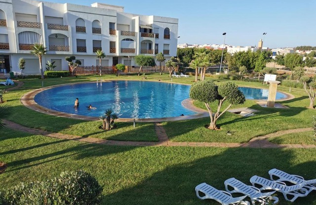 Appartement avec piscine à saidia Climatisation et Wifi
