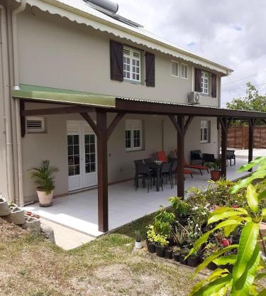 Appartement charmant, Saint-Esprit, 40 m², vue sur la montagne.