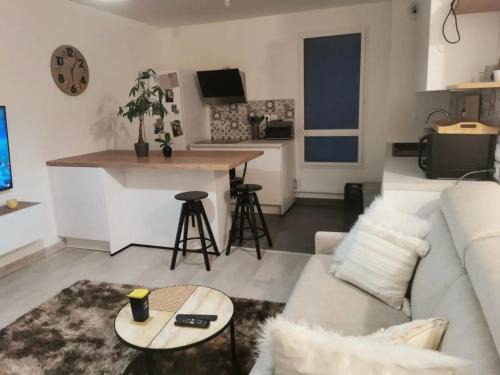 Appartement charmant à Viroflay avec terrasse & parking