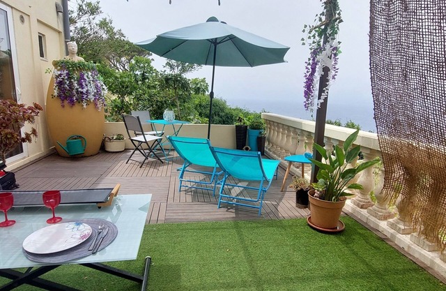 Appartement cosy avec grande terrasse vue mer au cœur de l'ile du Levant