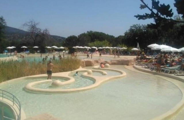 Appartement en rez de Jardin vue mer sur le Golfe de Saint Tropez