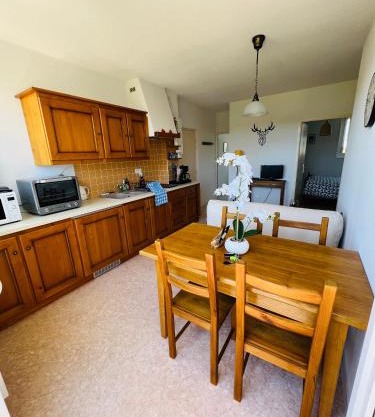 Appartement lumineux avec piscine chauffée en saison