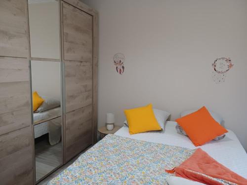 APPARTEMENT, LA ROUTE DES GRANDES ALPES , 5 couchages, GARAGE pour motards, cyclistes, POSSIBILITÉ de studios supplémentaires, si plus de 6 pers