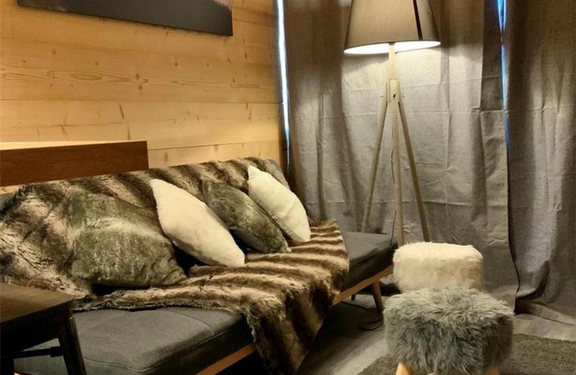 Appartement Rénové à Val Thorens - 4 Pers, 1 Ch + Cabine, Wifi, Skis aux Pieds, Balcon - FR-1-637-44