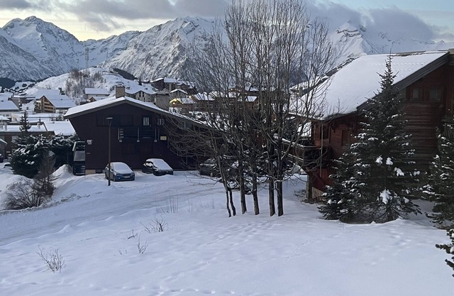 Appartement Rénové au Pied des Pistes, Lumineux, vue Montagne
