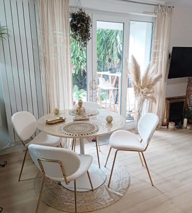 Appartement REZ DE JARDIN avec SPA entre la MER et Montpellier 10mn