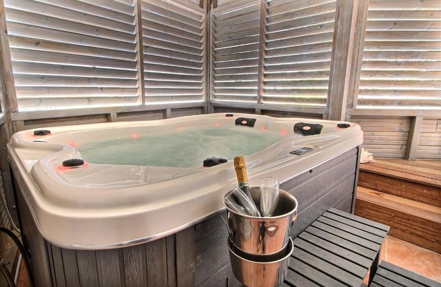 Appartement THOMANA , jacuzzi privé, plage à 200 m