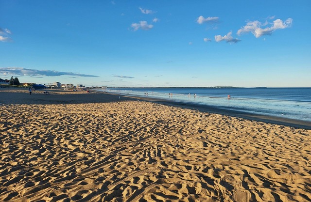 Appealing two-bedroom, one-bathroom condo, two short blocks from the beach!