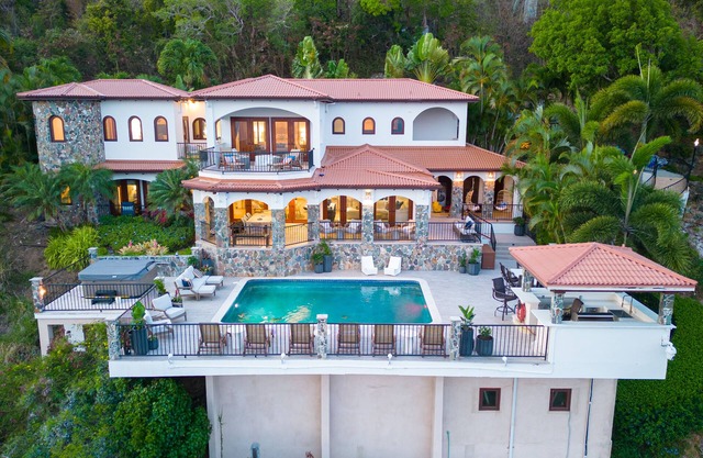 Apre's Sea - Incredible Reimagined Luxury 5 Bedroom with Coastal Ambiance