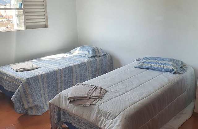 Apt. 1 quiet and safe, well located.