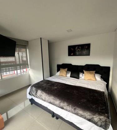 Apt 101 embajada americana , corferias agora g12