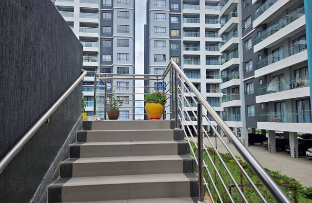 Apt 2 - 2BR Apartment with a pool, high-speed internet, close to the airport
