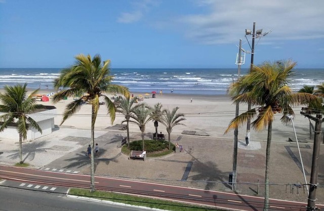 Apt. facing Praia Grande Ocian City with 5 windows facing the sea.