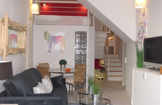 APT. IN SEVILLA CENTER. NEW, ORIGINAL LOFT. CHARMING. WIFI. 2 BEDROOMS