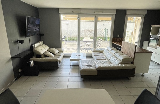 Apt. whole 2 bedrooms Eurexpo Garage