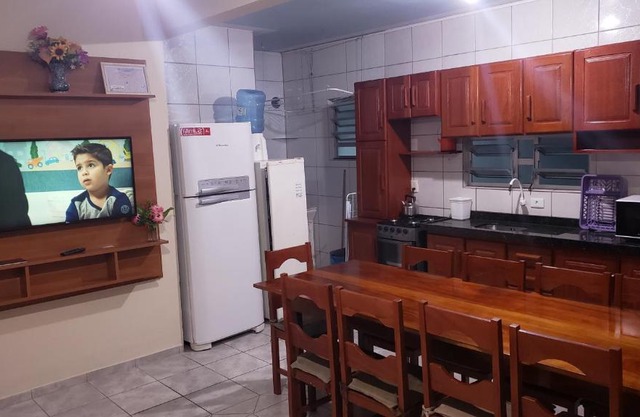 Apto 3 quartos, 12 pessoas, ar, wifi, prox 3 praias.