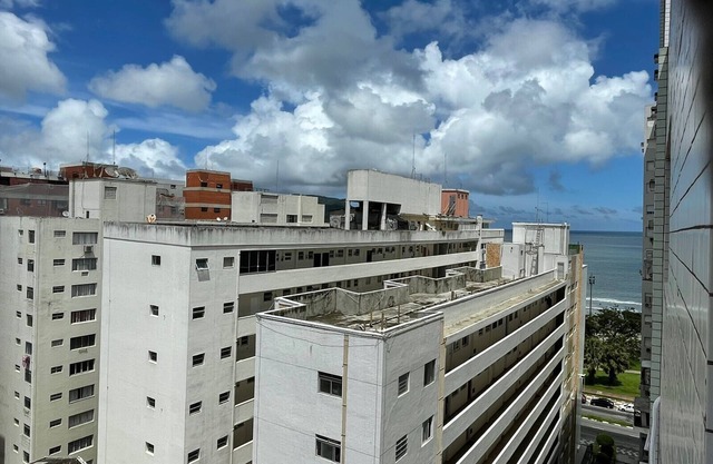 Apto com ótima localização e a beira-mar em Embaré