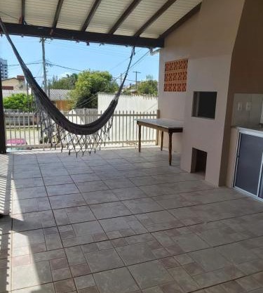 Apto com terraço coberto