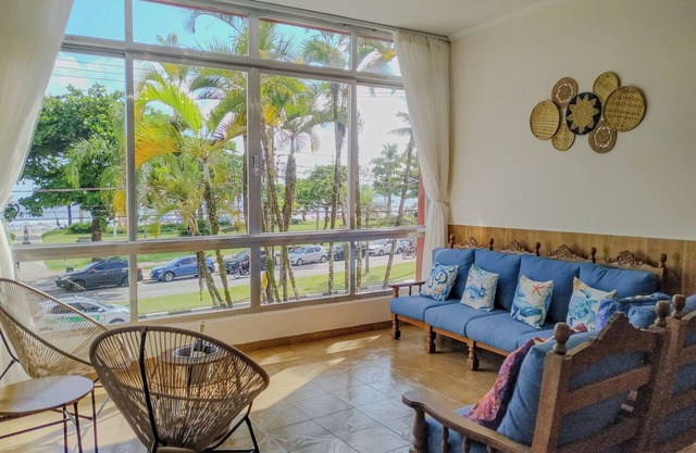 Apto completo no Embaré: Beira Mar | Ar | Garagem