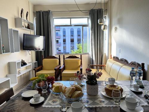 Apto na beira da praia do Centro | ROMM207