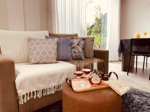 Apto novo, 2 quartos a 5min da Vila Germânica, com ar e garagem