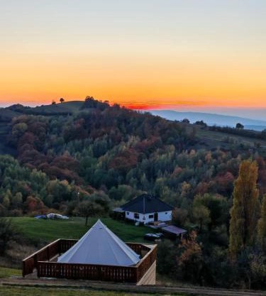 Apus peste Maramu - Glamping