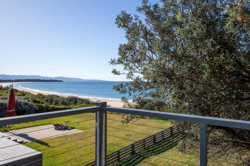 Aqua Beachfront - Pet Friendly - 2 Mins Walk to Beach