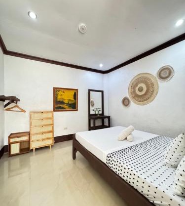 Aquaholik Traveler's Lodge