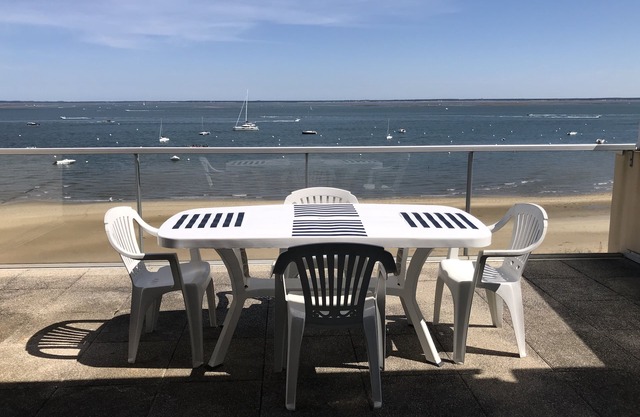 ARCACHON center Front de mer Apartment 65 M2 with large private terrace