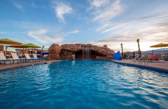 Arcadia 28/29 | Sleeps 40! 10 Bedrooms * 2 Private Hot Tubs * Pool Table * Ping
